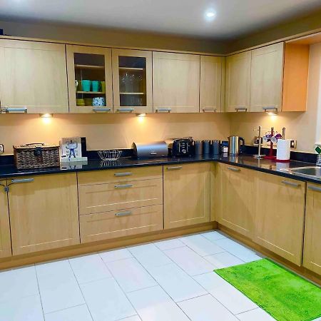 Luxurious Executive 4 Bedroom Whole Home | For 10 Hensol Exterior foto
