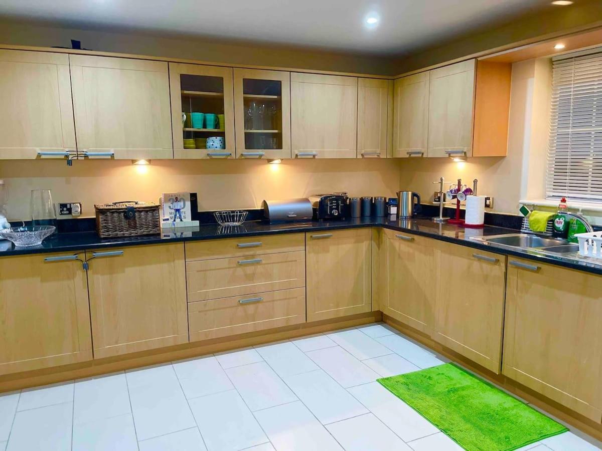 Luxurious Executive 4 Bedroom Whole Home | For 10 Hensol Exterior foto