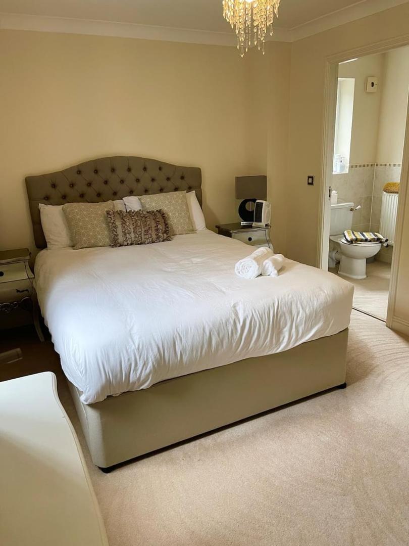 Luxurious Executive 4 Bedroom Whole Home | For 10 Hensol Exterior foto